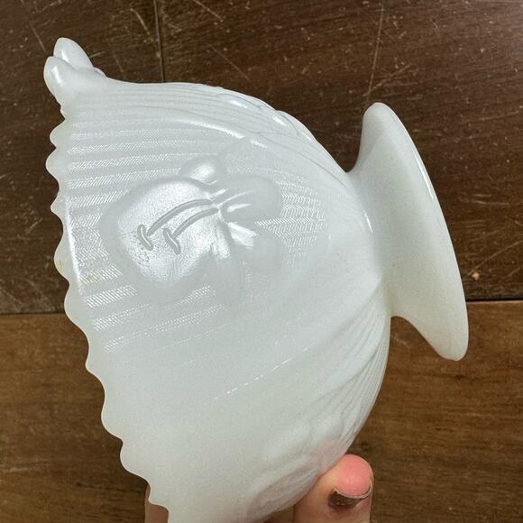 Jeanette Glass‎ Vintage Milk Glass Iris Floral Herringbone pedestal Compote dish - Picture 9 of 9